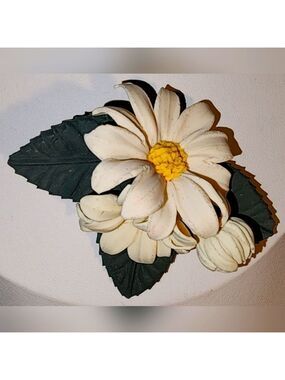 Vintage Plastic 3 Dimensional Daisy Flower Brooch/Pin